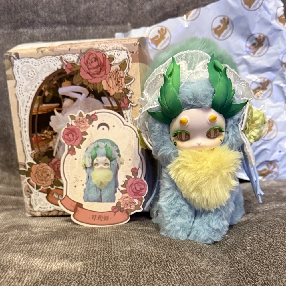 Tutulong - Fantasy Creature Magic Academy Series Plush - Herbalist